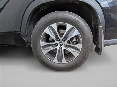 Used 2023 Toyota Highlander XLE image 13