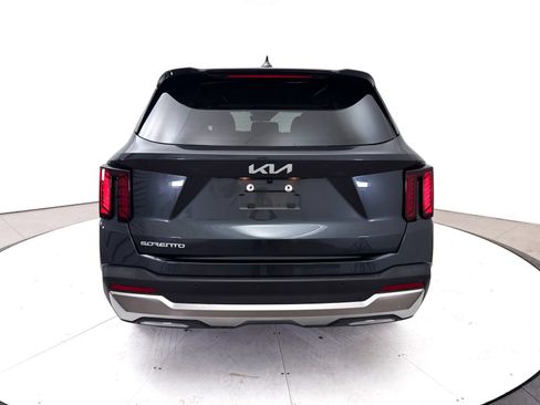 Used 2024 Kia Sorento S FWD image 15