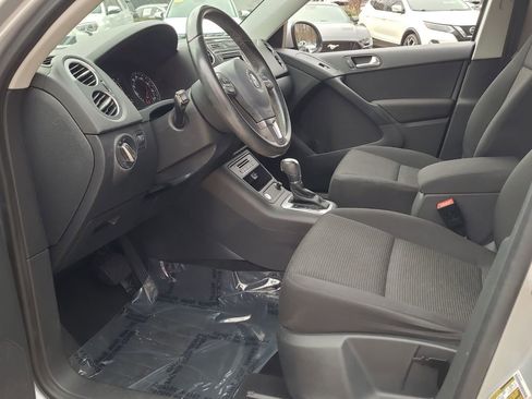 Used 2017 Volkswagen Tiguan Limited w/ Premium Package image 11