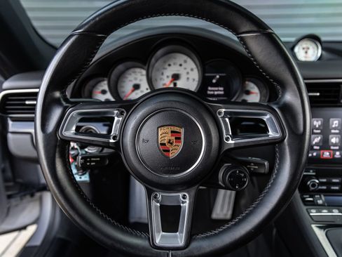 Certified 2018 Porsche 911 Carrera T RWD image 30