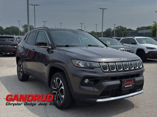 Used 2022 Jeep Compass Limited image 1