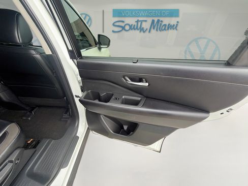 Used 2024 Nissan Pathfinder SL FWD image 31