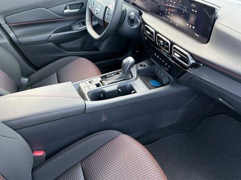 New 2027 Nissan Sentra SR w/ Floor Mat Package FWD image 16