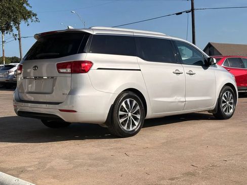 Used 2018 Kia Sedona SX FWD image 3