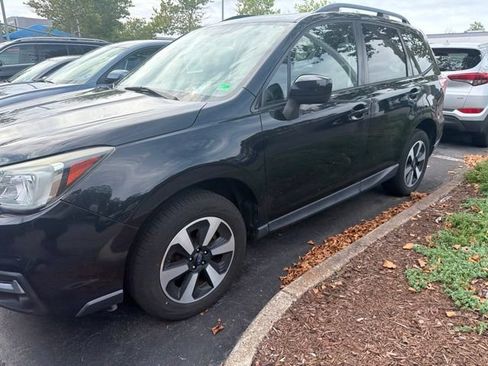 Used 2017 Subaru Forester 2.5i Premium w/ All-Weather Package AWD/4WD image 4