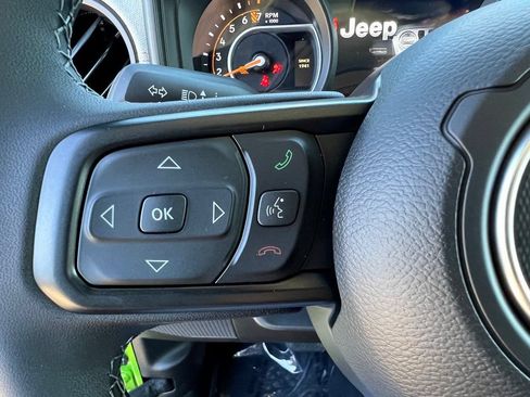 New 2025 Jeep Gladiator Sport AWD/4WD image 17