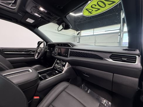 Used 2024 GMC Yukon XL Denali image 25