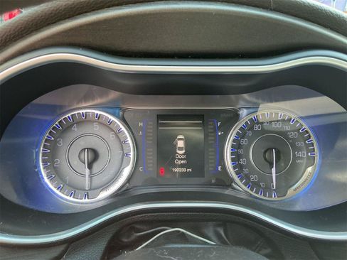 Used 2016 Chrysler 200 Limited FWD image 6