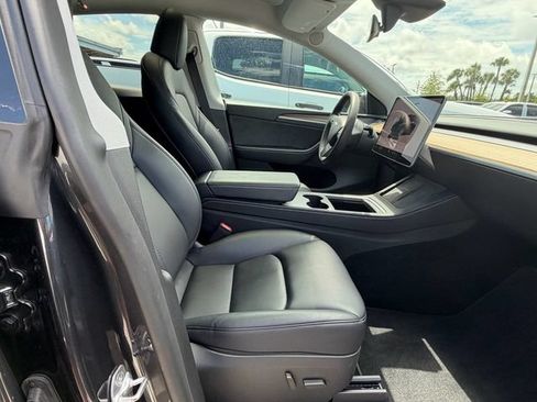 Used 2024 Tesla Model Y 2WD image 14