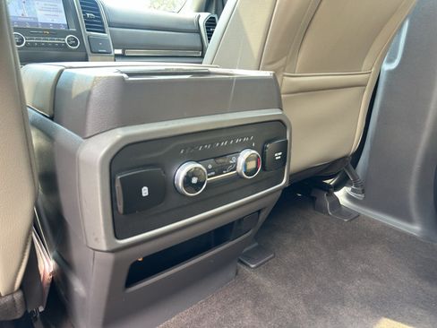Used 2021 Ford Expedition XLT AWD/4WD image 22