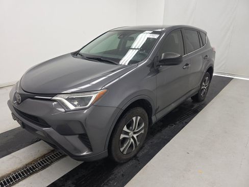 Used 2018 Toyota RAV4 LE FWD image 1