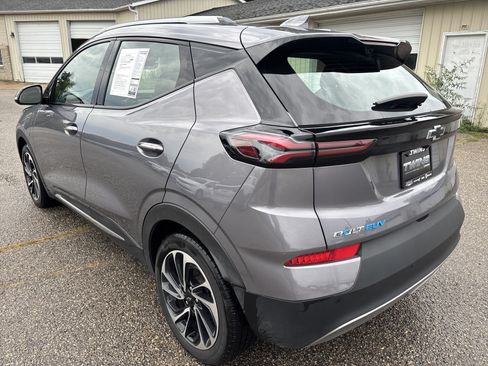 Used 2023 Chevrolet Bolt EUV Premier FWD image 8