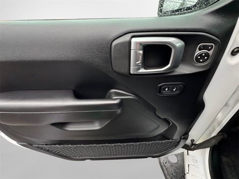 Certified 2020 Jeep Wrangler Sport image 24