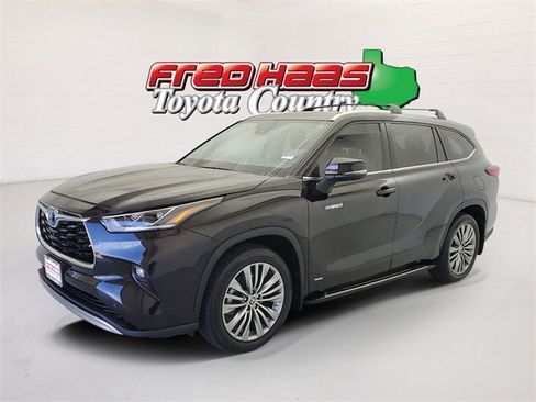 Used 2020 Toyota Highlander Limited Platinum image 1