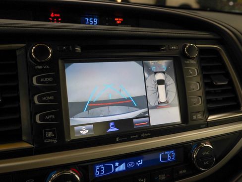 Used 2019 Toyota Highlander Limited Platinum AWD/4WD image 23