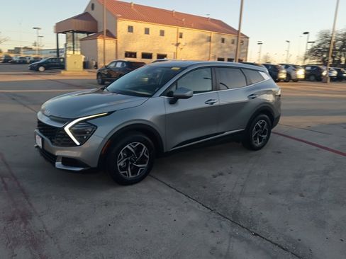 Used 2024 Kia Sportage LX image 1