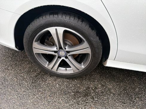 Used 2018 Mercedes-Benz E 300 4MATIC image 5