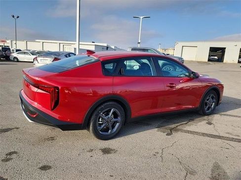 New 2025 Kia K4 LXS image 2