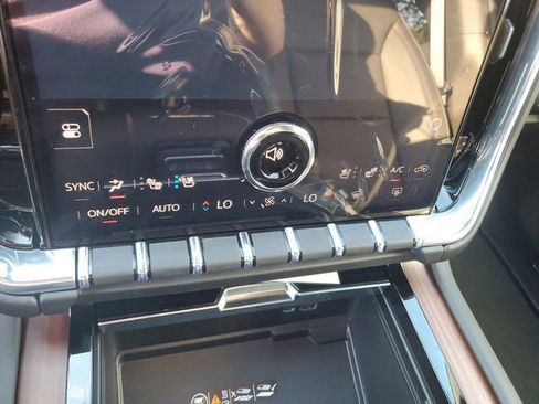 New 2025 GMC Yukon XL Denali image 23