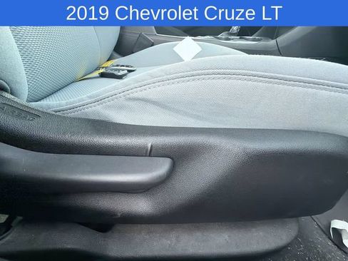 Used 2019 Chevrolet Cruze LT w/ Convenience Package FWD image 12
