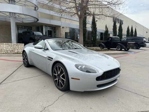 Used 2009 Aston Martin V8 Vantage Convertible image 3
