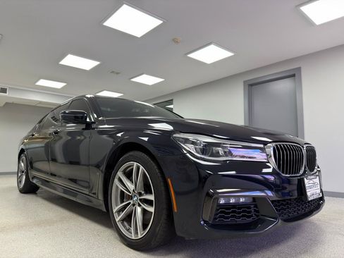 Used 2019 BMW 750i xDrive w/ M Sport Package AWD/4WD image 4