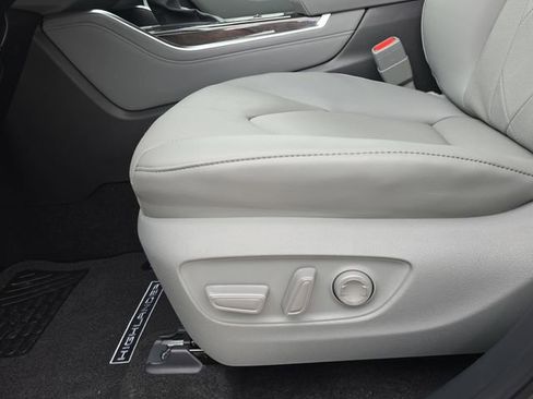 New 2026 Toyota Highlander Platinum AWD/4WD image 30