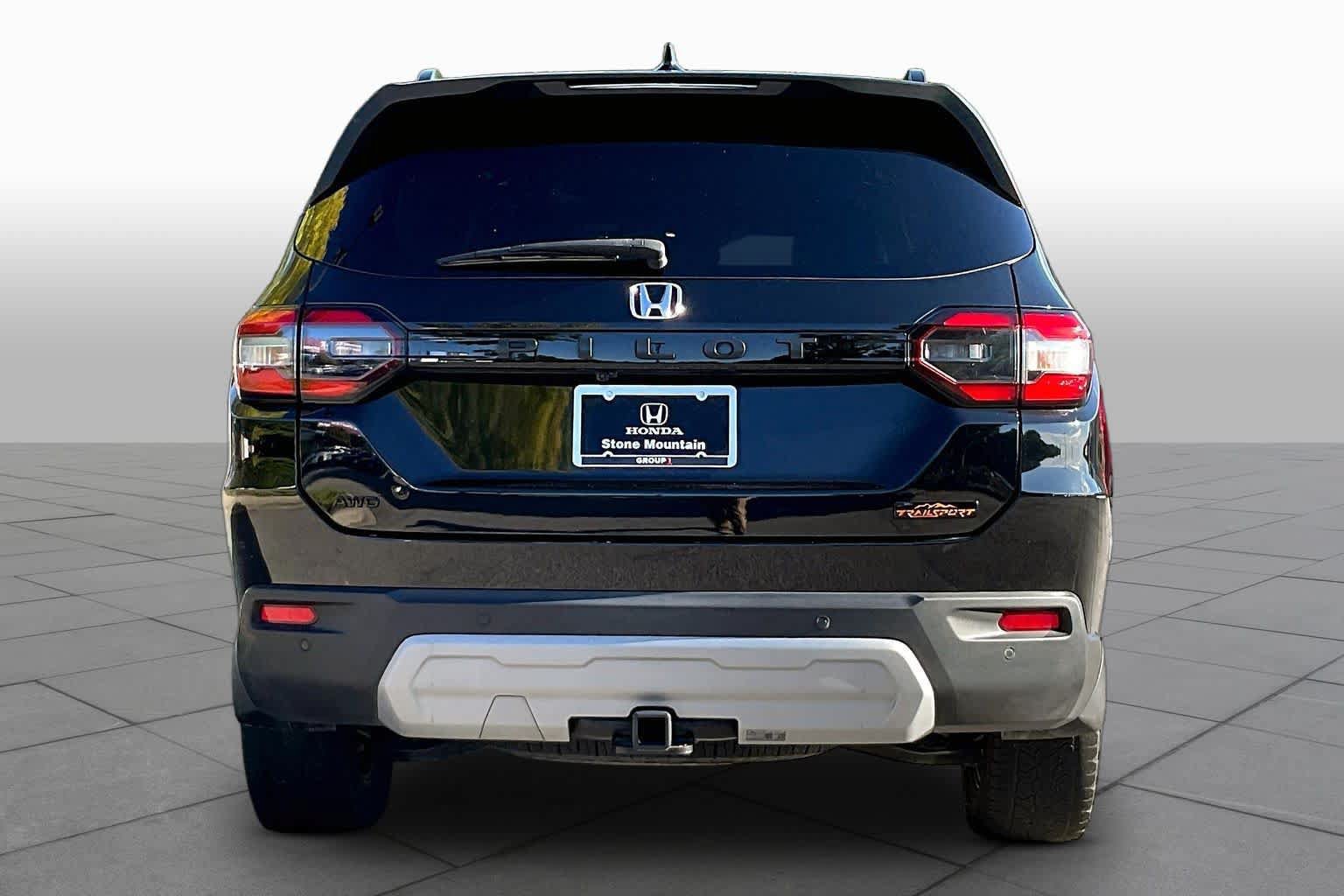 Used 2024 Honda Pilot TrailSport image 5