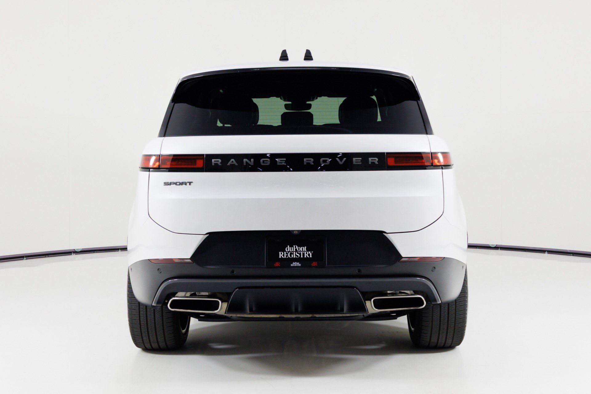 Used 2024 Land Rover Range Rover Sport SE AWD/4WD image 4