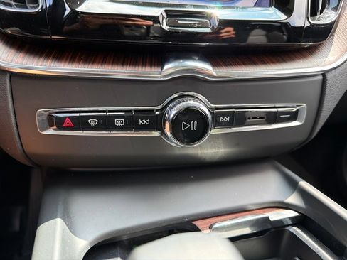 Used 2023 Volvo XC60 B5 Plus w/ Climate Package AWD/4WD image 12