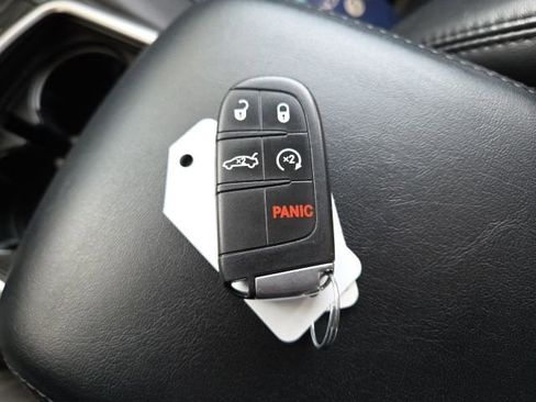 Used 2021 Chrysler 300 Touring L image 8