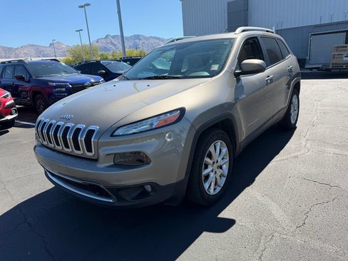 Used 2017 Jeep Cherokee Limited FWD image 3
