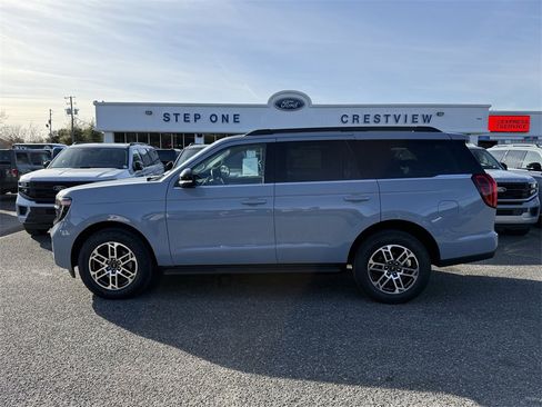 New 2025 Ford Expedition Active image 8