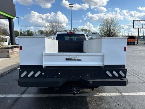 Used 2024 RAM 3500 Tradesman w/ Chrome Appearance Group AWD/4WD image 7