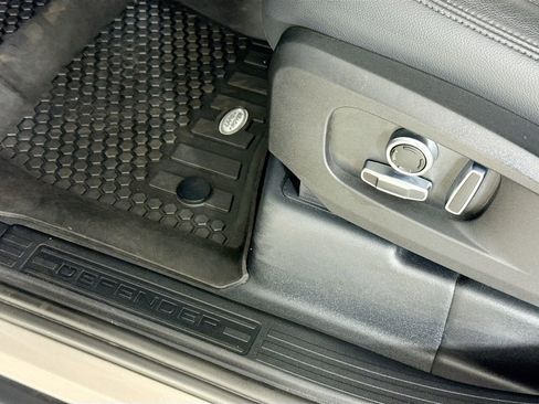 Used 2023 Land Rover Defender 130 SE image 18