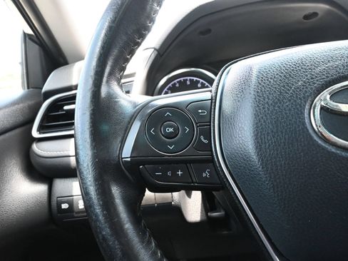 Used 2019 Toyota Camry SE FWD image 7
