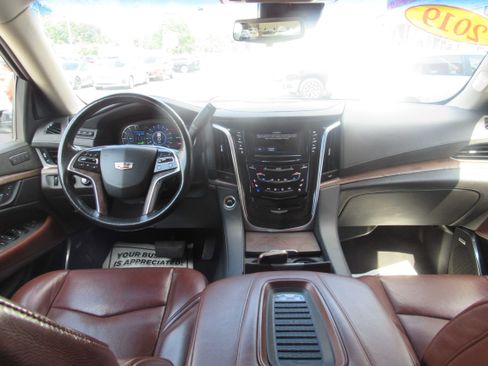 Used 2019 Cadillac Escalade Premium Luxury AWD/4WD image 22