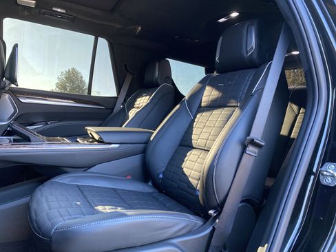 Used 2026 Cadillac Escalade Platinum Luxury image 17