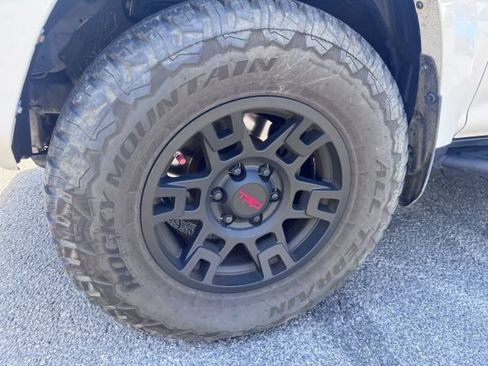Used 2018 Toyota 4Runner TRD Off-Road AWD/4WD image 21
