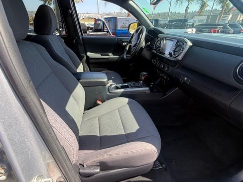 Used 2019 Toyota Tacoma TRD Sport AWD/4WD image 20