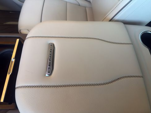 Used 2025 GMC Yukon XL Denali w/ Advanced Technology Package image 22