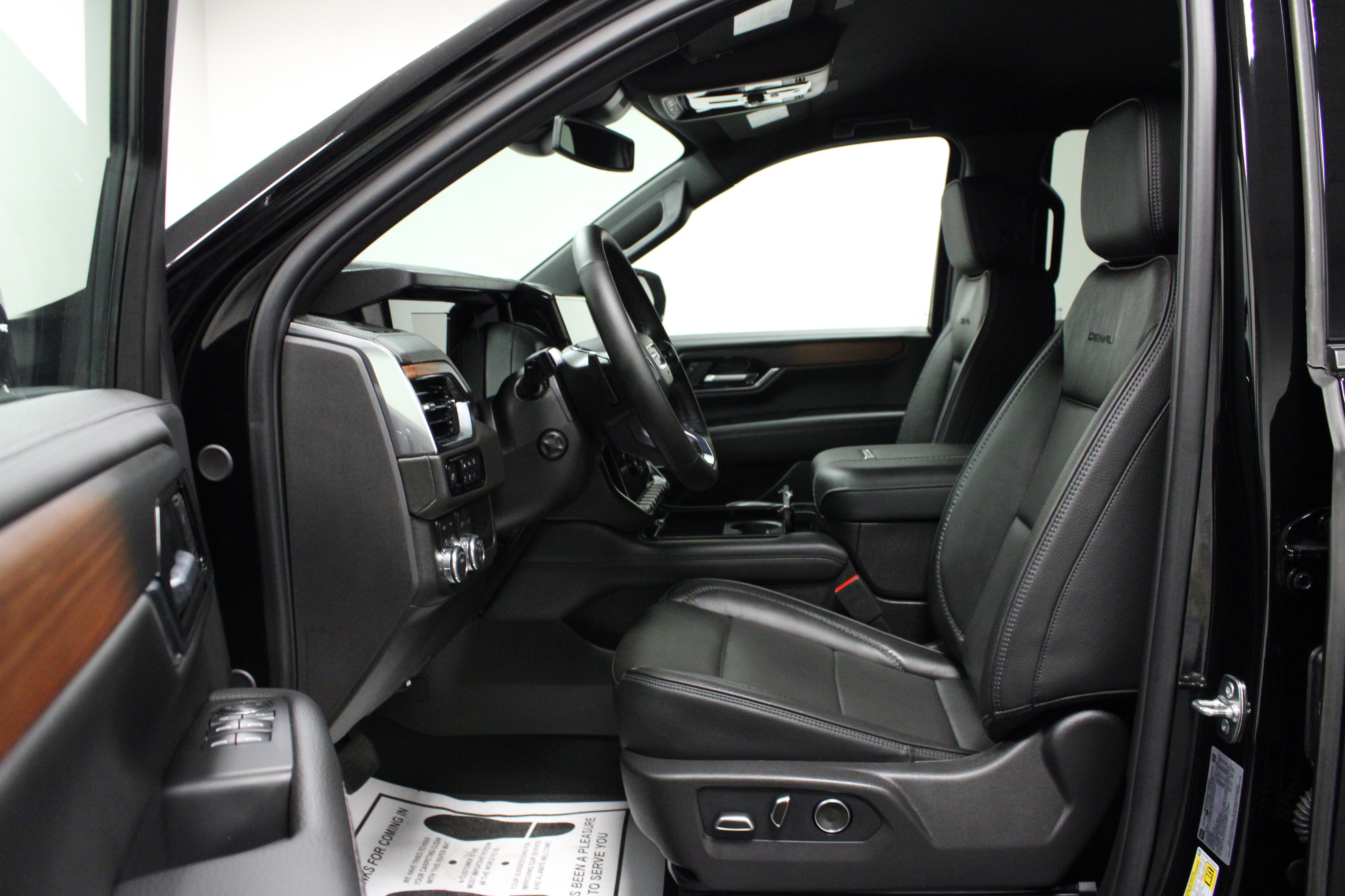 Used 2026 GMC Yukon Denali AWD/4WD image 12