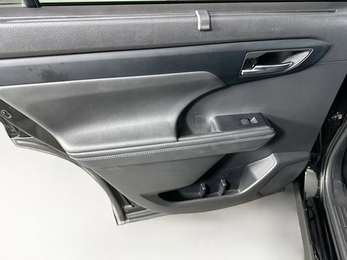 Used 2021 Toyota Highlander XLE FWD image 25