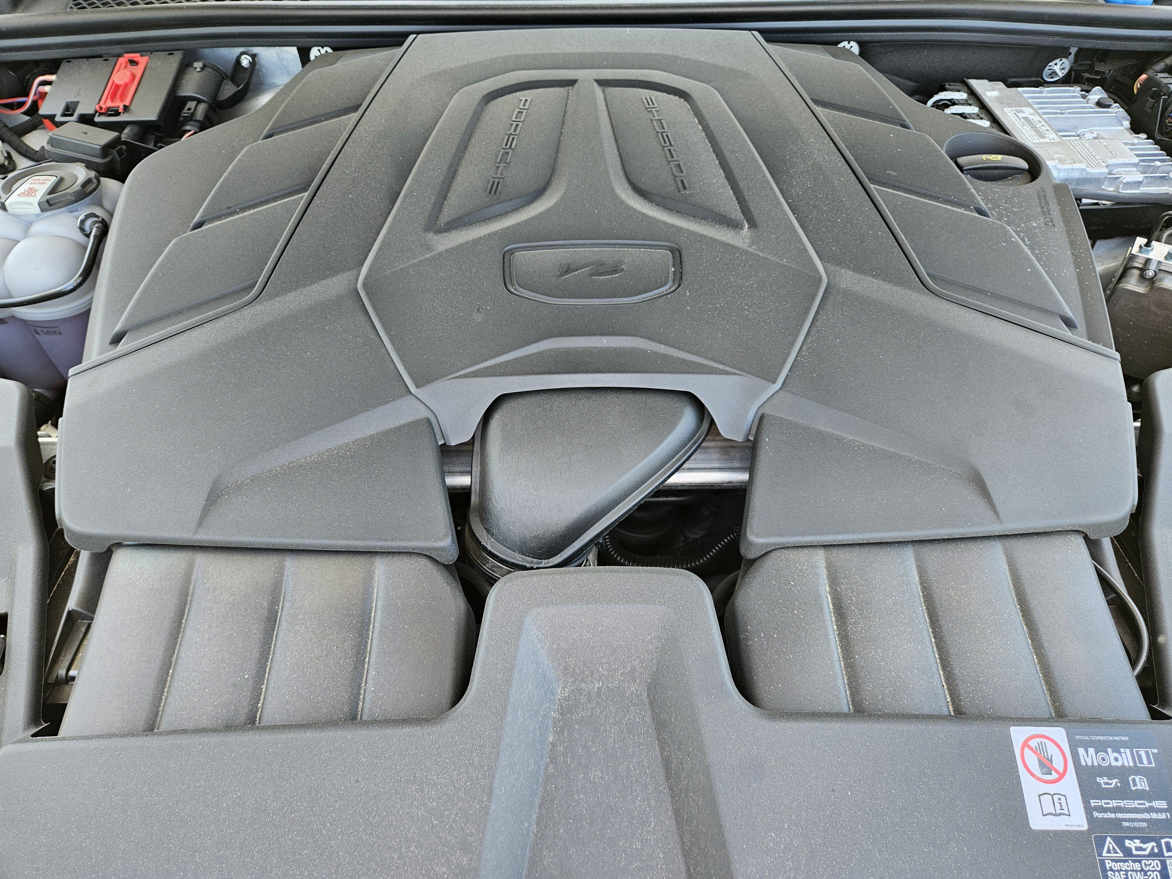 Certified 2026 Porsche Cayenne AWD/4WD image 30