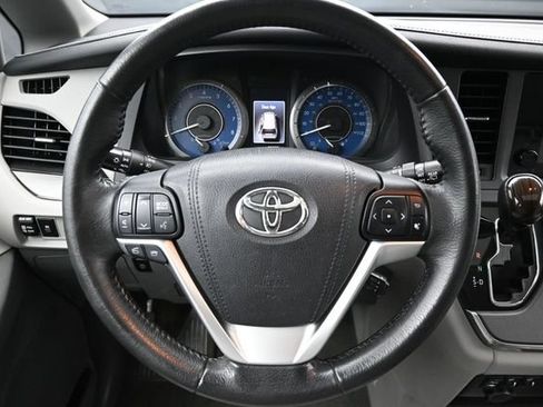 Used 2017 Toyota Sienna XLE FWD image 14