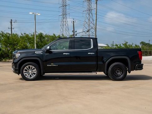 Used 2022 GMC Sierra 1500 Denali w/ Technology Package AWD/4WD image 2