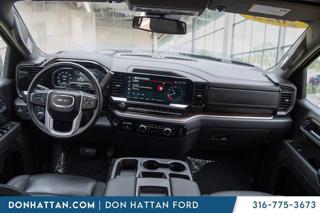 Used 2025 GMC Sierra 1500 SLT AWD/4WD image 4