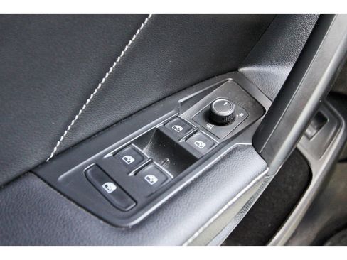 Used 2022 Volkswagen Tiguan SE image 23