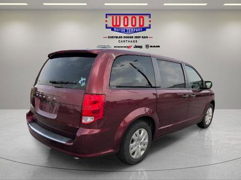 Used 2020 Dodge Grand Caravan SE w/ UConnect Hands-Free Group FWD image 3