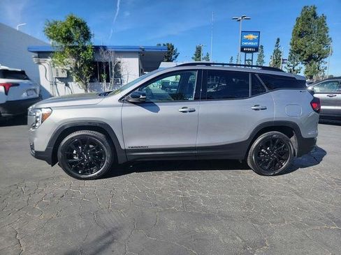 Certified 2024 GMC Terrain SLT w/ Infotainment Package II image 4